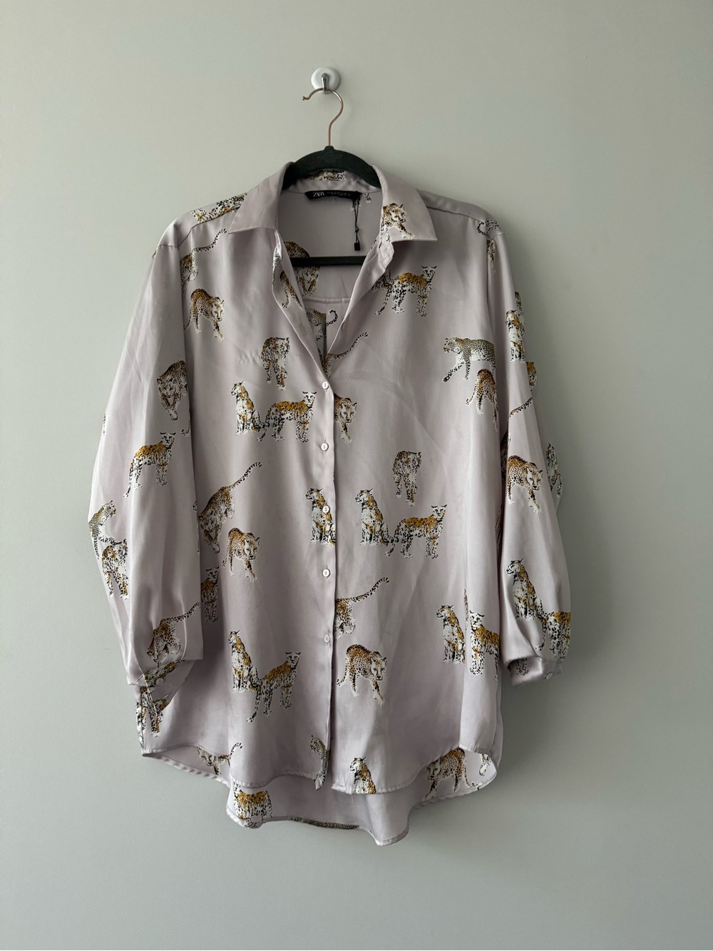 Zara Light Gray Button-Down Shirt with Cheetah Print